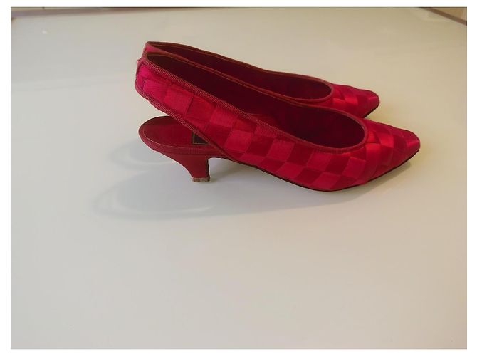 Fendi Slingback-Heels aus rotem Satin - Ansicht 3