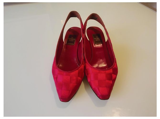 Fendi Slingback-Heels aus rotem Satin - Ansicht 5
