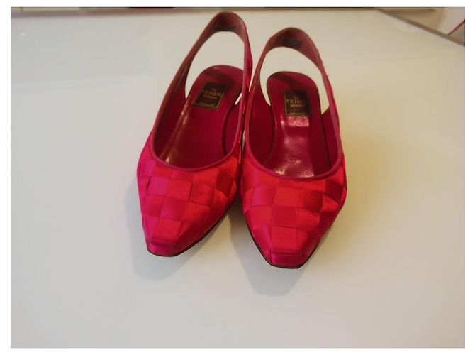 Fendi Slingback-Heels aus rotem Satin - Ansicht 6