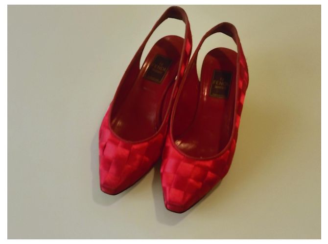 Fendi Slingback-Heels aus rotem Satin - Ansicht 7