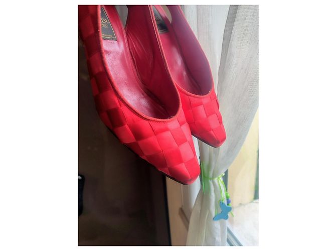 Fendi Slingback-Heels aus rotem Satin - Ansicht 8