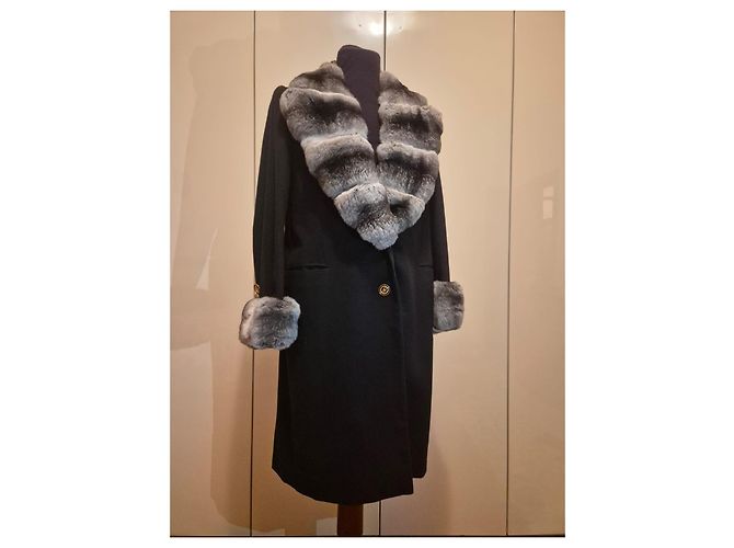 Cappotto Brioni in lana nera con collo in pelliccia - vista 11