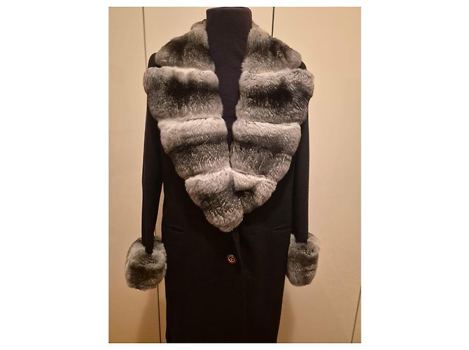 Cappotto Brioni in lana nera con collo in pelliccia - vista 9