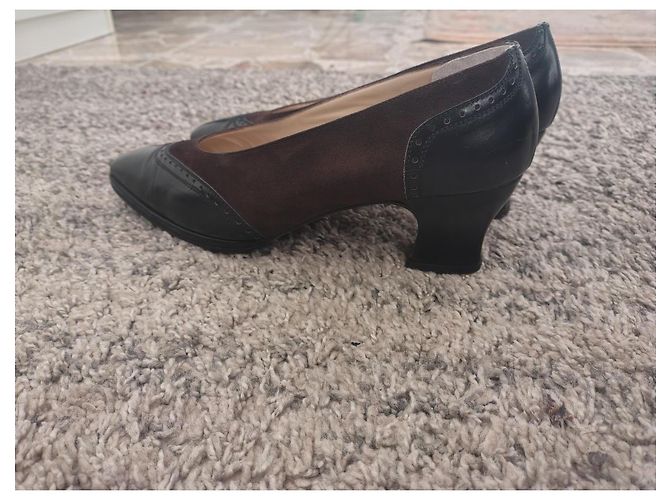 Scarpe con tacco in pelle e camoscio nero da donna Prada - vista 3