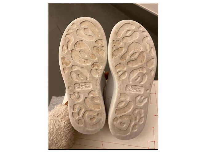 Sneakers Alexander McQueen in Pelle Bianca e Rosa - vista 12