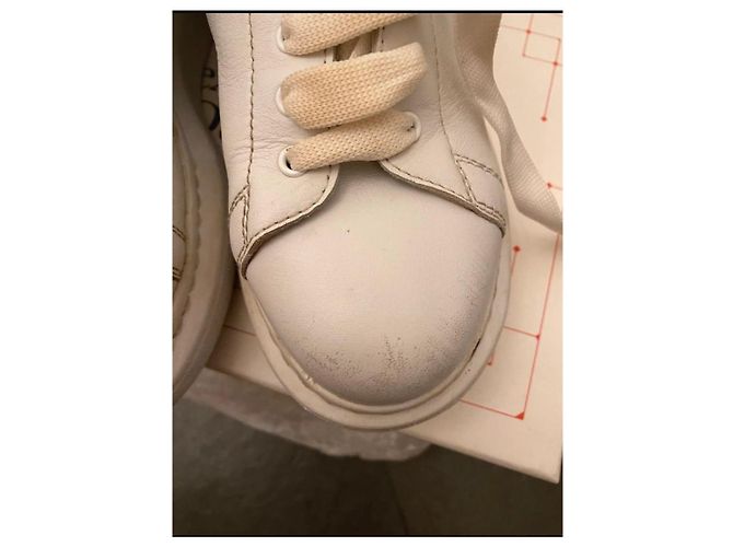 Sneakers Alexander McQueen in Pelle Bianca e Rosa - vista 6