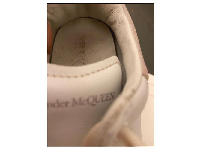 Sneakers Alexander McQueen in Pelle Bianca e Rosa - vista 7