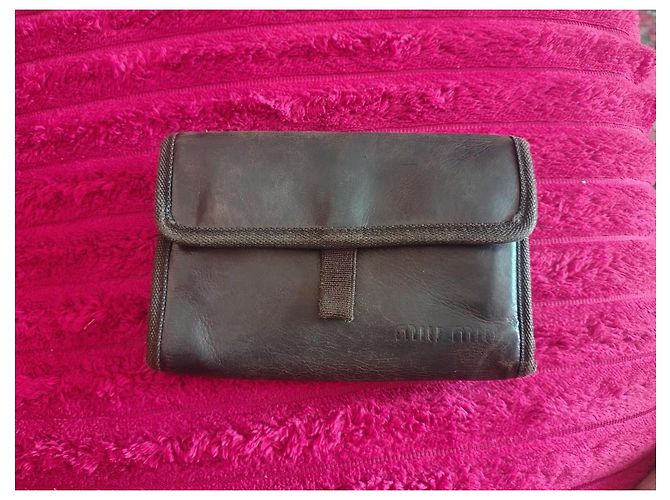 Miu Miu Portemonnaie aus schwarzem Leder - Ansicht 4