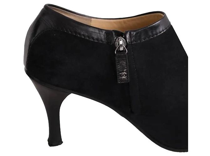 Bottines Chanel en daim noir Taille 42 - vue 5