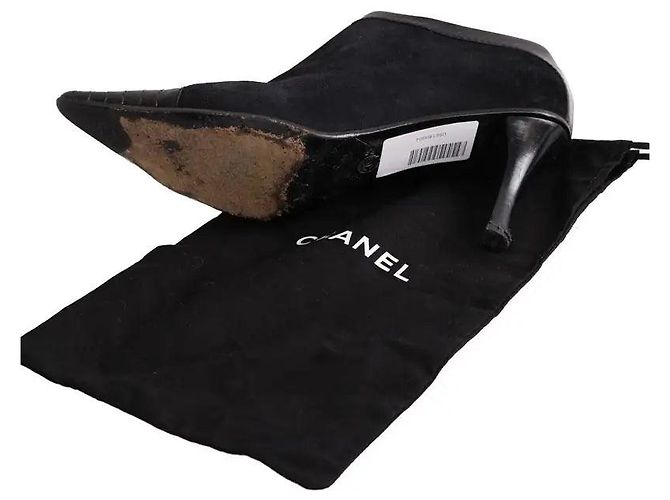 Bottines Chanel en daim noir Taille 42 - vue 7