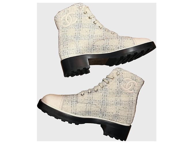 Bottines Chanel blanches T.41 - view 2