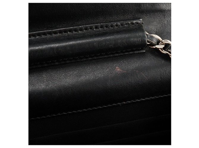 CHANEL - Classic/Timeless Chanel Wallet On Chain Schultertasche aus schwarzem Lackleder - Ansicht 10