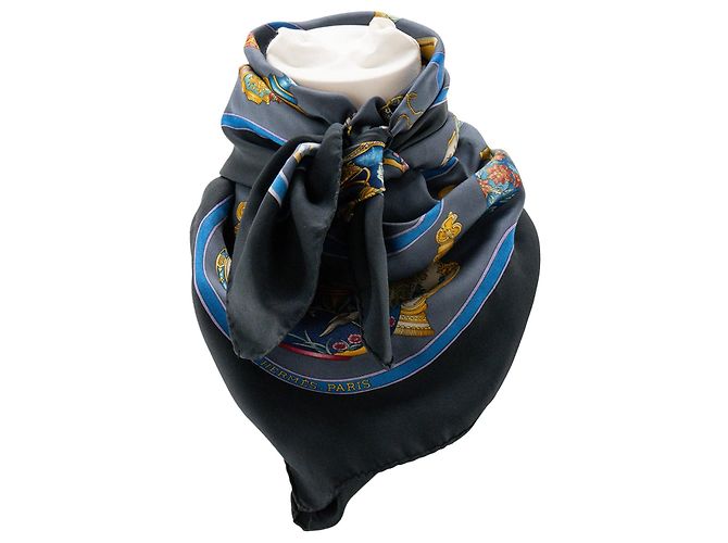 HERMÈS - Carré 90 Qu'importe le flacon Hermès aus grauer Seide - Ansicht 2