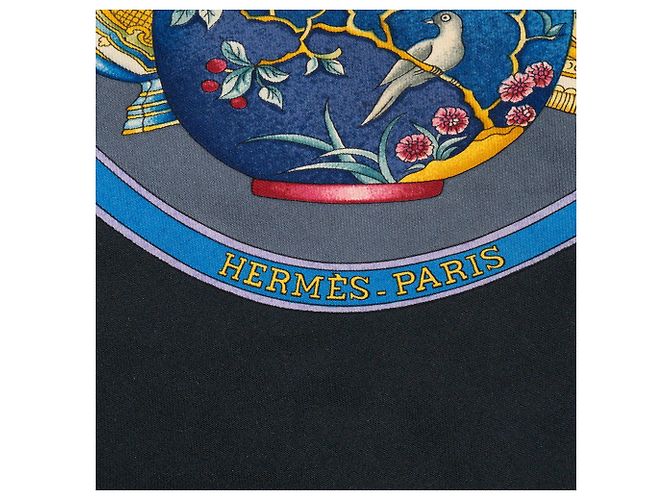 HERMÈS - Carré 90 Qu'importe le flacon Hermès aus grauer Seide - Ansicht 3