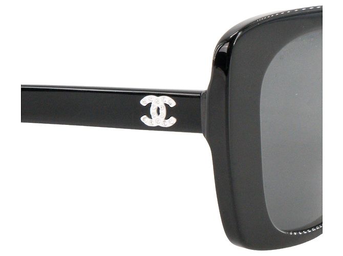 CHANEL - Occhiali da sole Chanel in acetato nero e bianco adornati con strass - vista 3