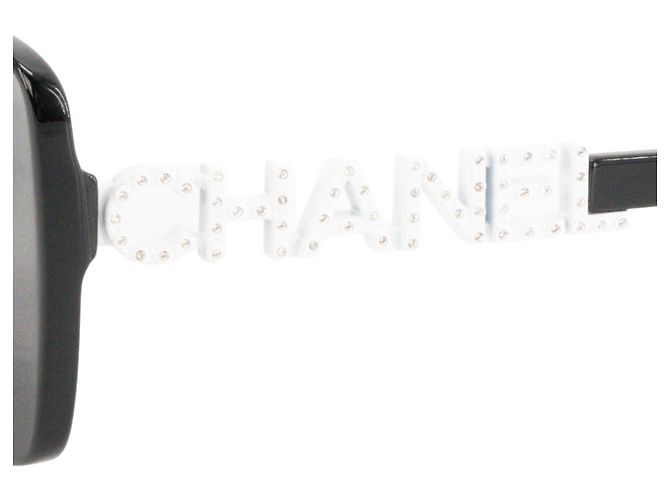 CHANEL - Occhiali da sole Chanel in acetato nero e bianco adornati con strass - vista 4