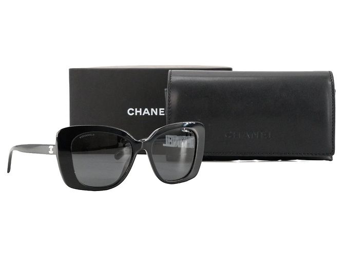 CHANEL - Occhiali da sole Chanel in acetato nero e bianco adornati con strass - vista 7