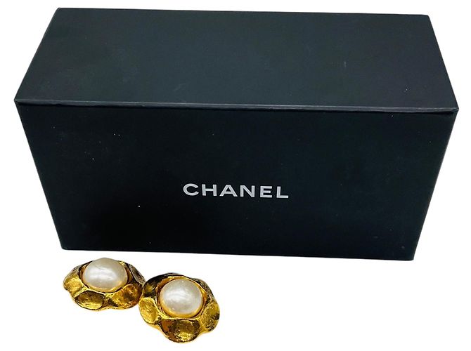 Chanel Vintage Gold Clip-On Ohrringe mit Perlenverzierung - Ansicht 4