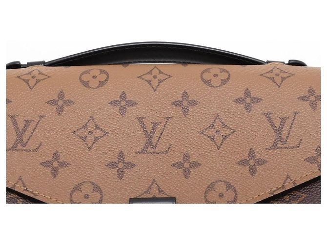 Louis Vuitton Pochette Metis Canvas Flap Crossbody Monogram Reverse - vue 6