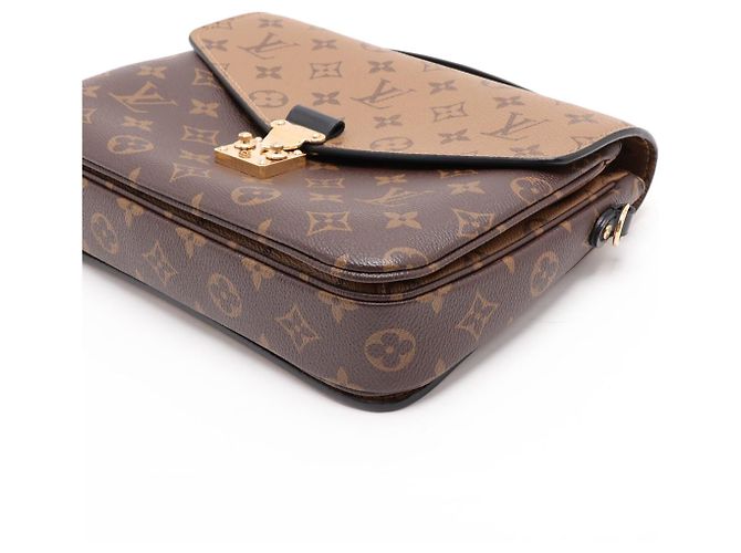 Louis Vuitton Pochette Metis Canvas Flap Crossbody Monogram Reverse - vista 3