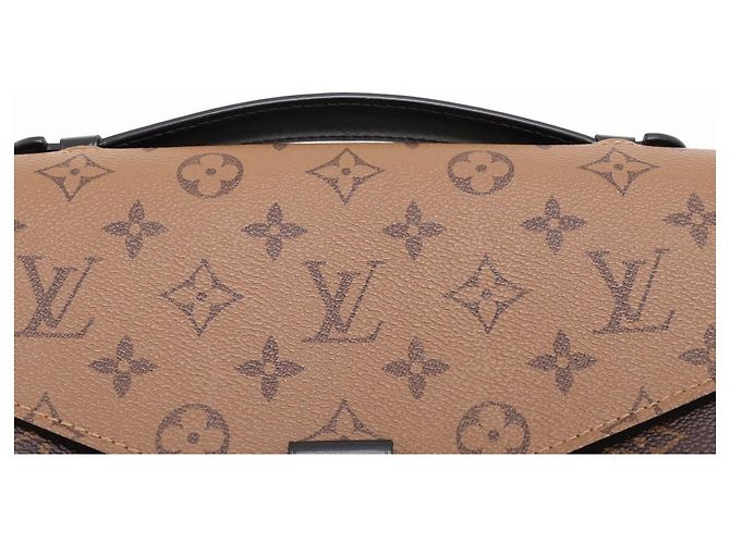 Louis Vuitton Pochette Metis Canvas Flap Crossbody Monogram Reverse - vista 6