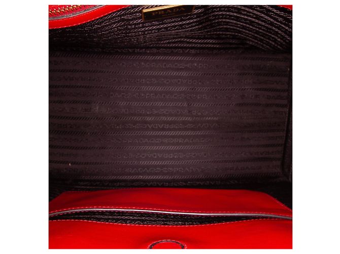 Bolsa Satchel Prada Lux em Saffiano vermelha com acabamento em couro de bezerro macio - vista 4