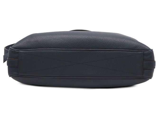 Sac business Louis Vuitton Armand Briefcase en cuir Taurillon noir - vue 2