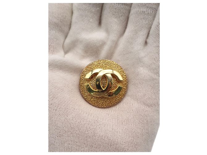 Orecchini a pressione rotondi placcati oro Chanel CC Gold - vista 9