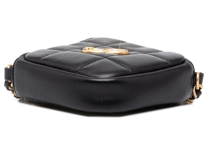 Clutch Chanel CC em pele de cordeiro acolchoada preta com corrente e alça transversal - vista 3