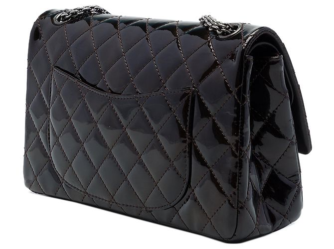Borsa a tracolla Chanel Reissue 2.55 Double Flap 226 in vernice matelassé marrone - vista 2
