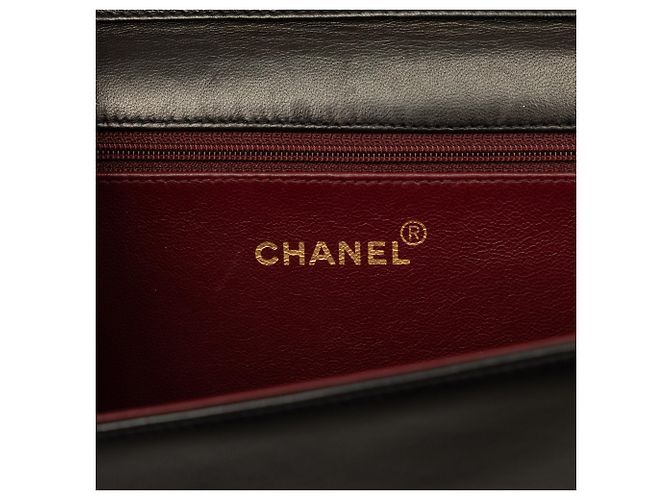Bolsa Tiracolo Chanel Medium CC Quilted Lambskin Full Flap Preta - vista 5