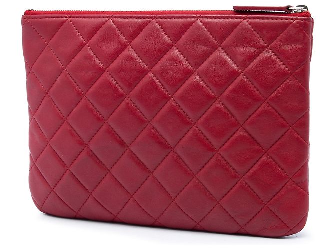 Clutch Chanel Small Quilted Lambskin O Case Roja - vista 2