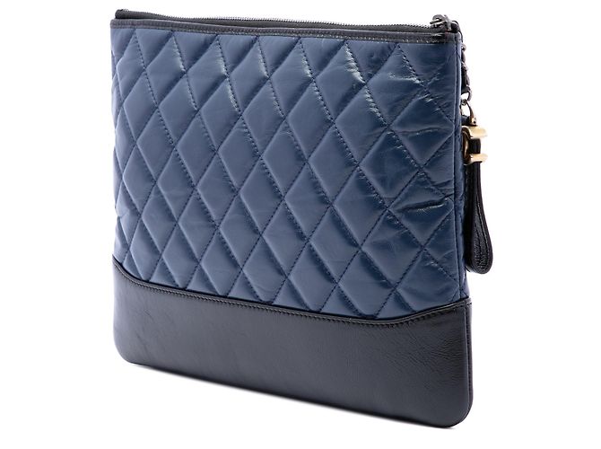 Clutch Chanel Gabrielle O Case Medium in vitello invecchiato blu - vista 2