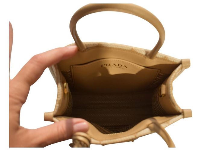 Prada Symbole Mini Tote in tessuto ricamato e pelle Saffiano - vista 14