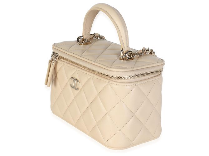 Piccola borsa vanity Chanel in pelle d'agnello matelassé beige con manico superiore e catena - vista 3