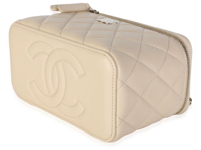 Piccola borsa vanity Chanel in pelle d'agnello matelassé beige con manico superiore e catena - vista 6