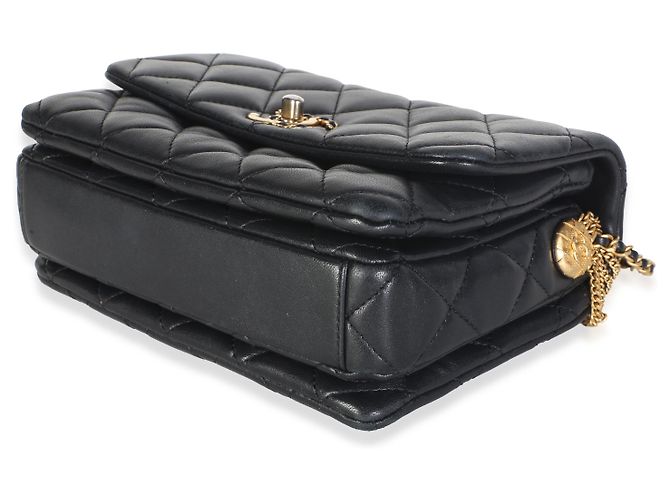 Gabrielle Borsa a patta Chanel Mini Medallion in pelle d'agnello matelassé nera con multi-catene - vista 6