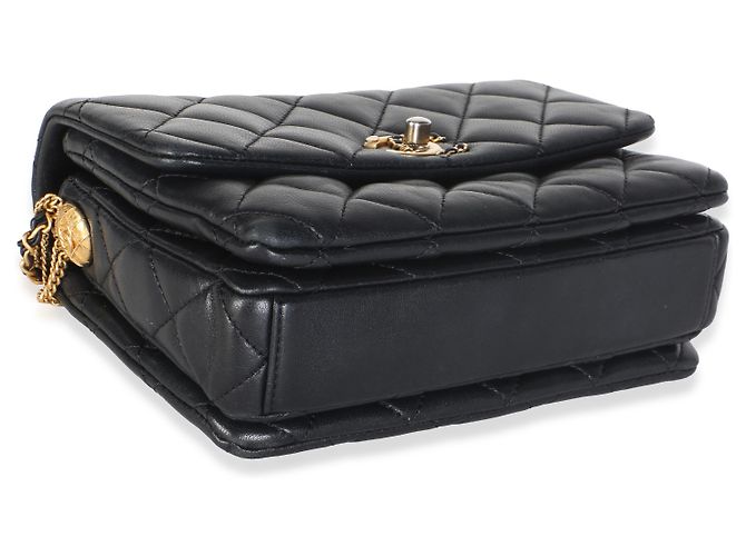 Gabrielle Borsa a patta Chanel Mini Medallion in pelle d'agnello matelassé nera con multi-catene - vista 7
