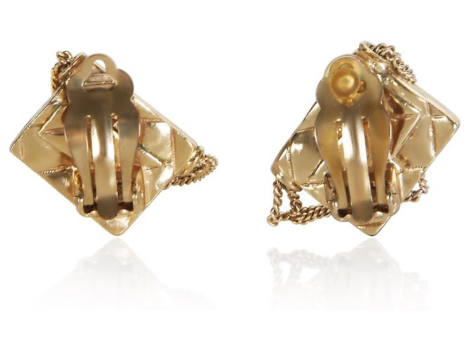 Gabrielle Pendientes Chanel 2002 Flap Bag chapados en oro - vista 2