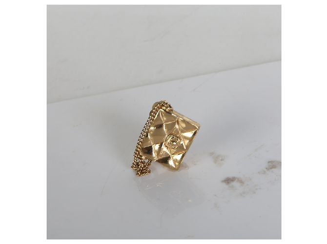 Gabrielle Pendientes Chanel 2002 Flap Bag chapados en oro - vista 5