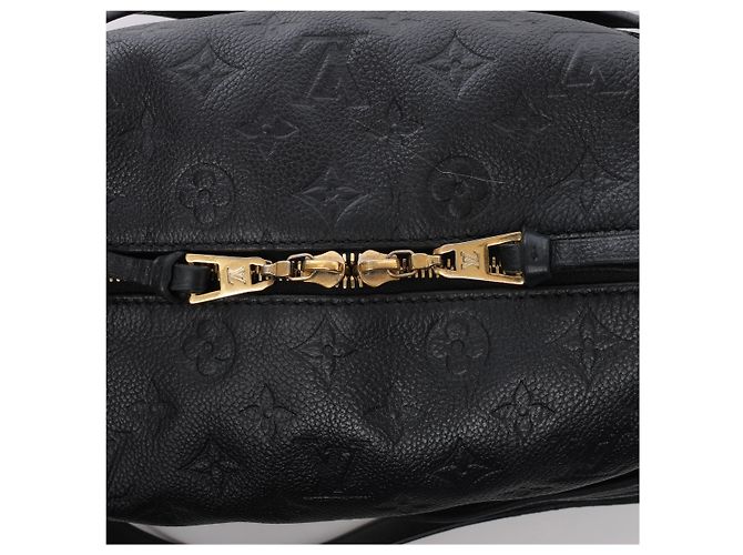 Borsa a tracolla Louis Vuitton Pontheiu Monogram Empreinte in Black M43719 - vista 6