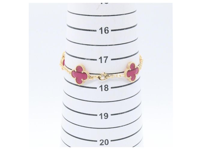 Bracciale charm Vintage Alhambra in smalto rosa Van Cleef & Arpels - vista 8
