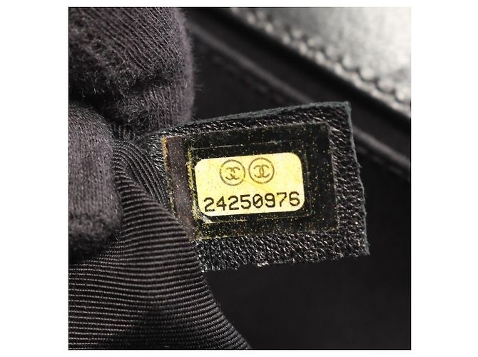 Chanel Boy Schultertasche aus schwarzem Lammleder - Ansicht 5