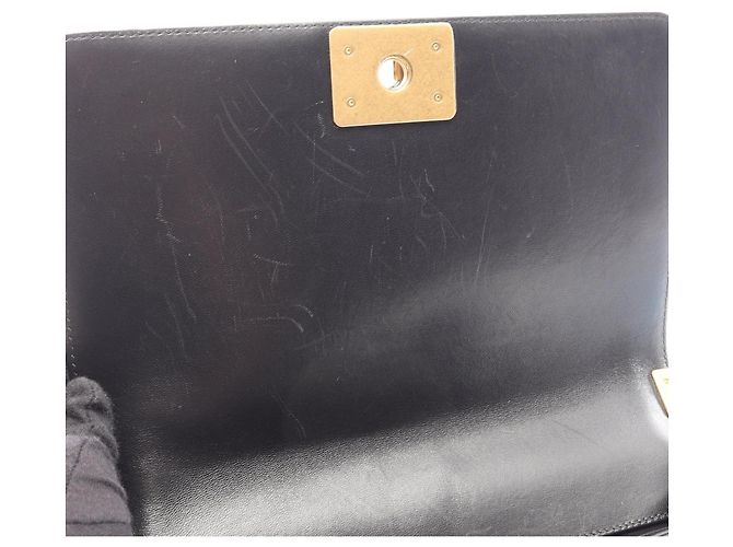 Chanel Boy Schultertasche aus schwarzem Lammleder - Ansicht 6