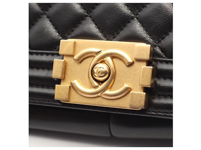 Chanel Boy Schultertasche aus schwarzem Lammleder - Ansicht 7