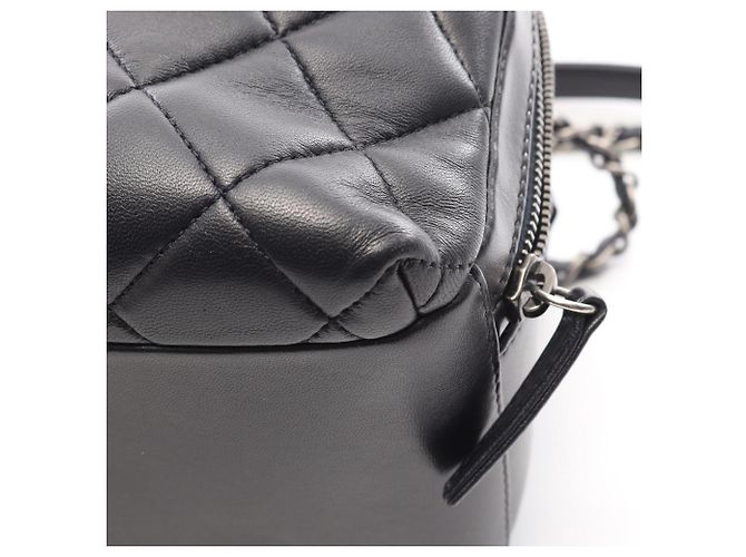 Chanel Matelassé Bowling Bag aus schwarzem Lammleder - Ansicht 10