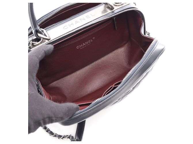 Chanel Matelassé Bowling Bag aus schwarzem Lammleder - Ansicht 3