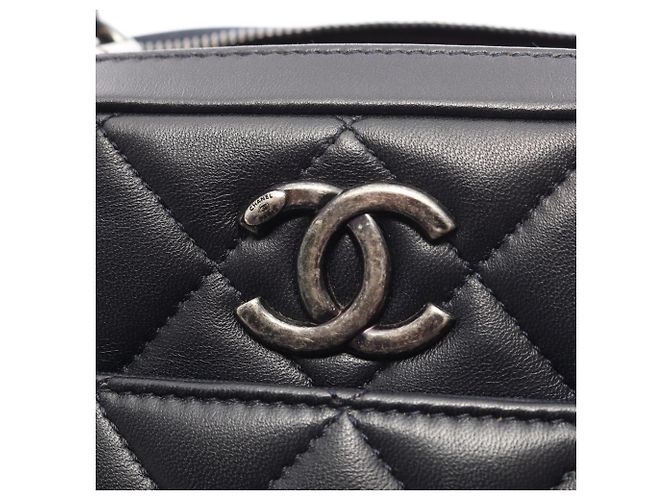 Chanel Matelassé Bowling Bag aus schwarzem Lammleder - Ansicht 7