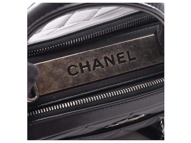 Chanel Matelassé Bowling Bag aus schwarzem Lammleder - Ansicht 8