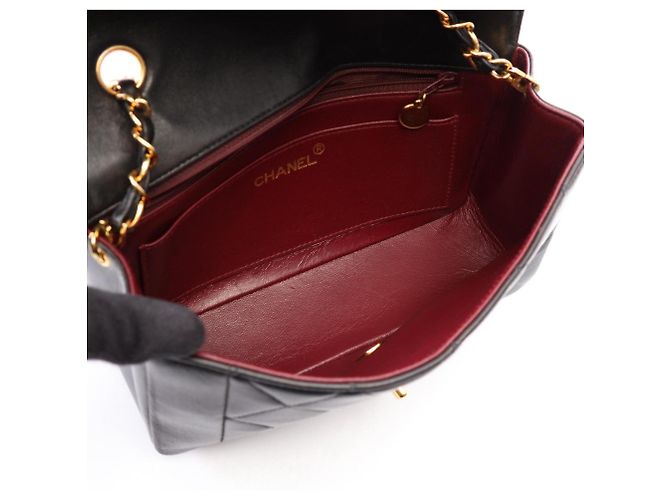 Chanel Matelassé Diana Flap Schultertasche - Ansicht 3